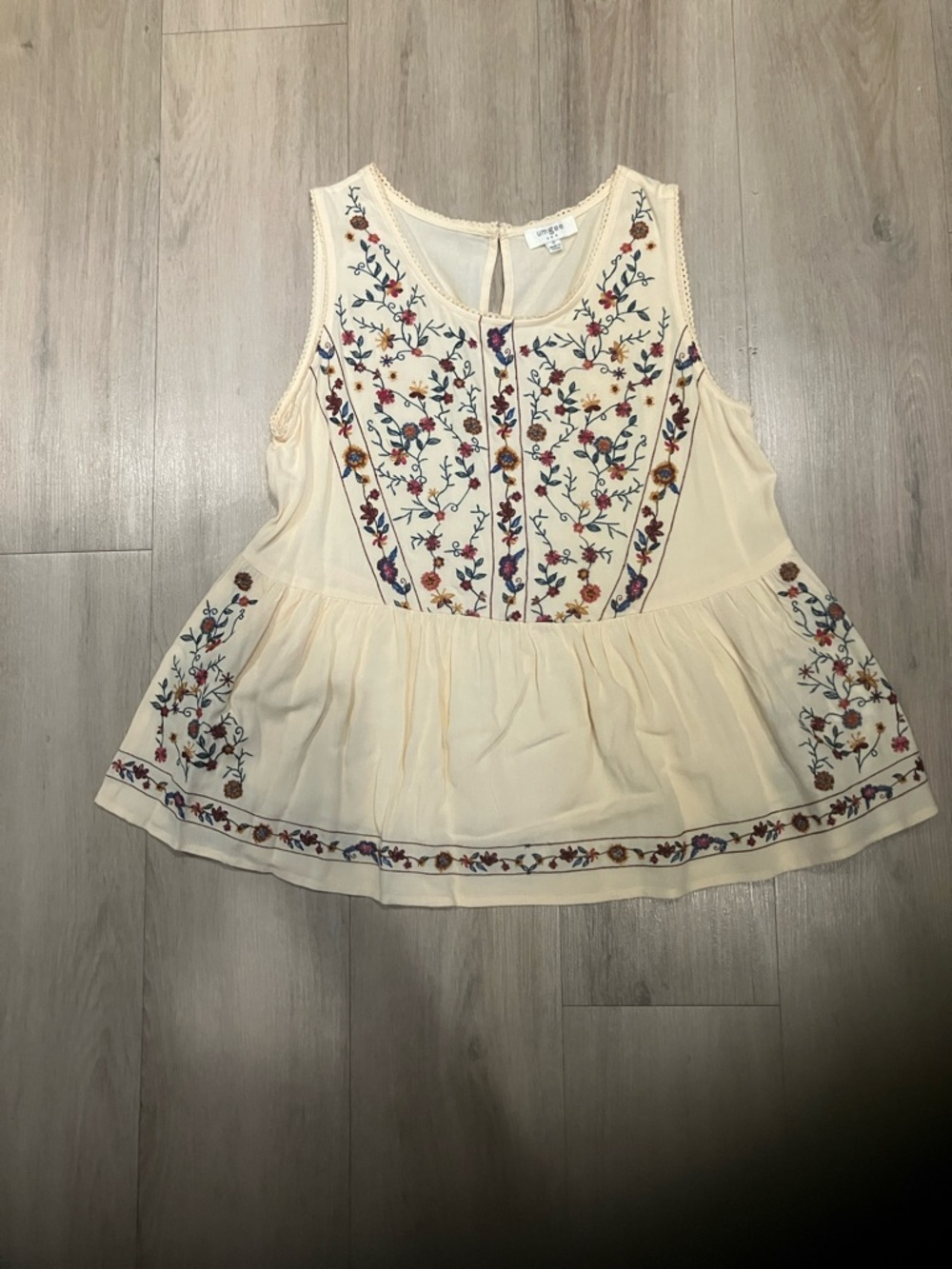 Brand new Umgee blouse with embroidery size small